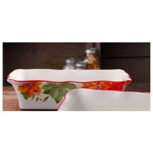 NWOT The Pioneer Woman Poinsettia Pattern Ruffled Edges Bakeware